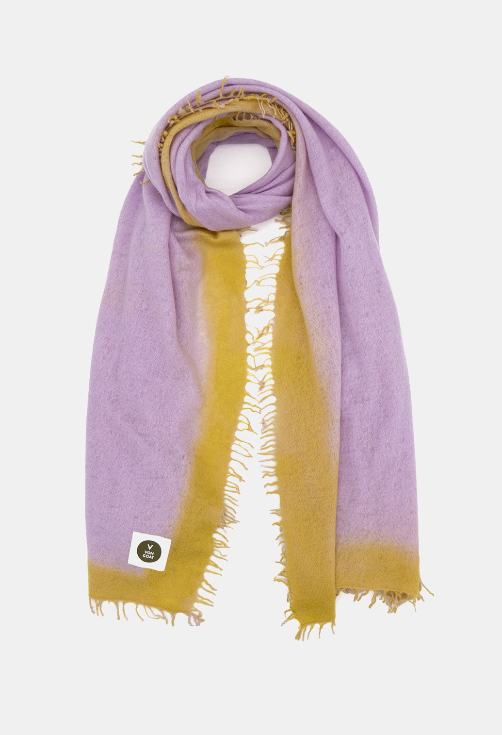 V Von Goat Kaschmir-Schal mit Fransen im Roundsprayed-Stil in den Farben Lila und Gelb aus reiner Cashmere-Wolle auf weißem Untergrund.