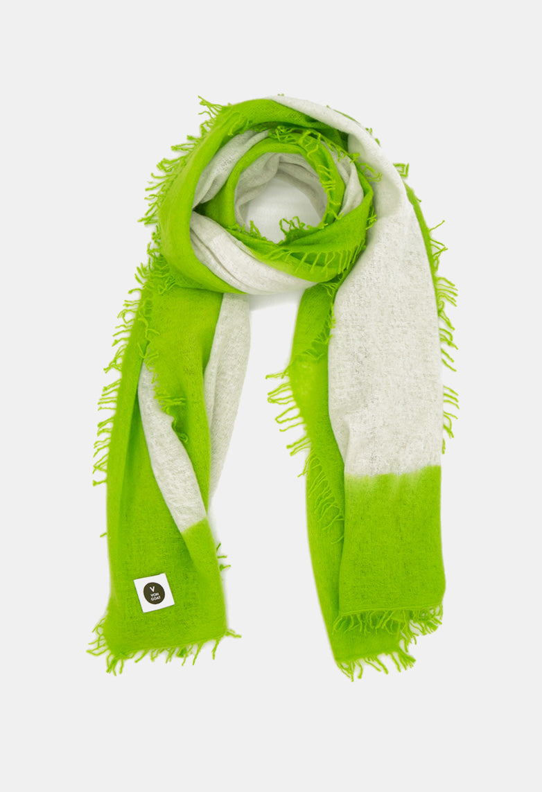 V Von Goat Kaschmir-Schal mit Fransen im Frame-Stil in den Farben Neon Grün und Beige aus reiner Cashmere-Wolle auf weißem Untergrund.