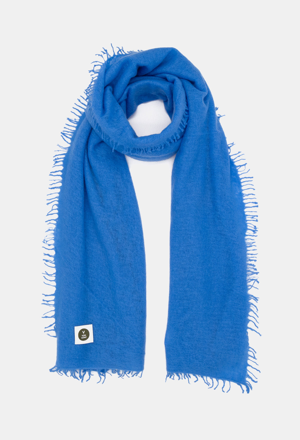 V Von Goat Kaschmir-Schal mit Fransen im Uni-Stil in den Farben Blau aus reiner Cashmere-Wolle auf weißem Untergrund.