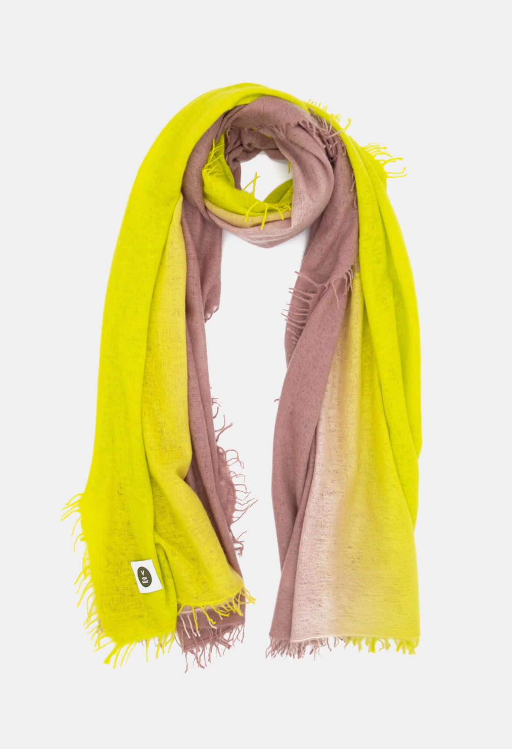 V Von Goat Kaschmir-Schal mit Fransen im Tiedye-Stil in den Farben Neon Gelb und Braun aus reiner Cashmere-Wolle auf weißem Untergrund.