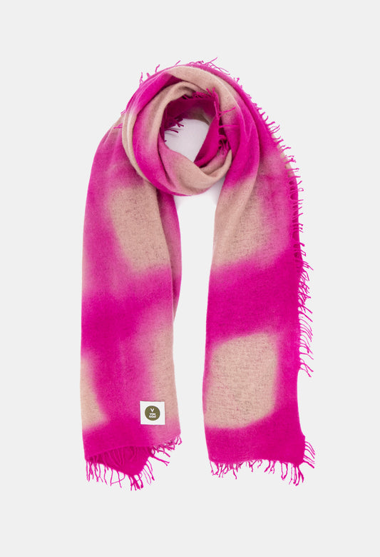 V Von Goat Kaschmir-Schal mit Fransen im Crossover-Stil in den Farben Neon Pink und Braun aus reiner Cashmere-Wolle auf weißem Untergrund.