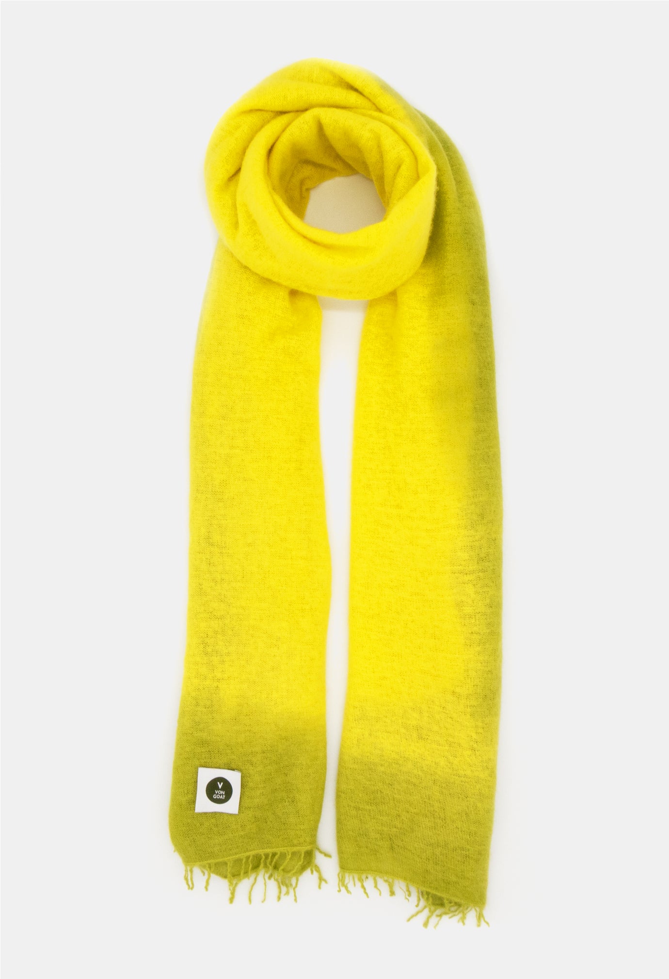 V Von Goat Kaschmir-Schal mit Fransen im Frame-Stil in den Farben Grün und Gelb aus reiner Cashmere-Wolle auf weißem Untergrund.