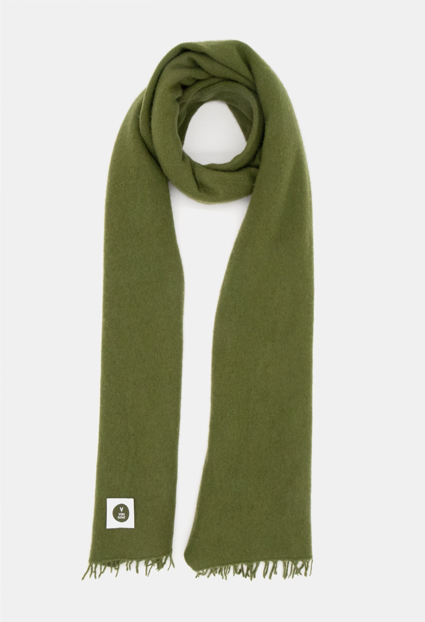 V Von Goat Kaschmir-Schal mit Fransen im Uni-Stil in den Farben Grün aus reiner Cashmere-Wolle auf weißem Untergrund.