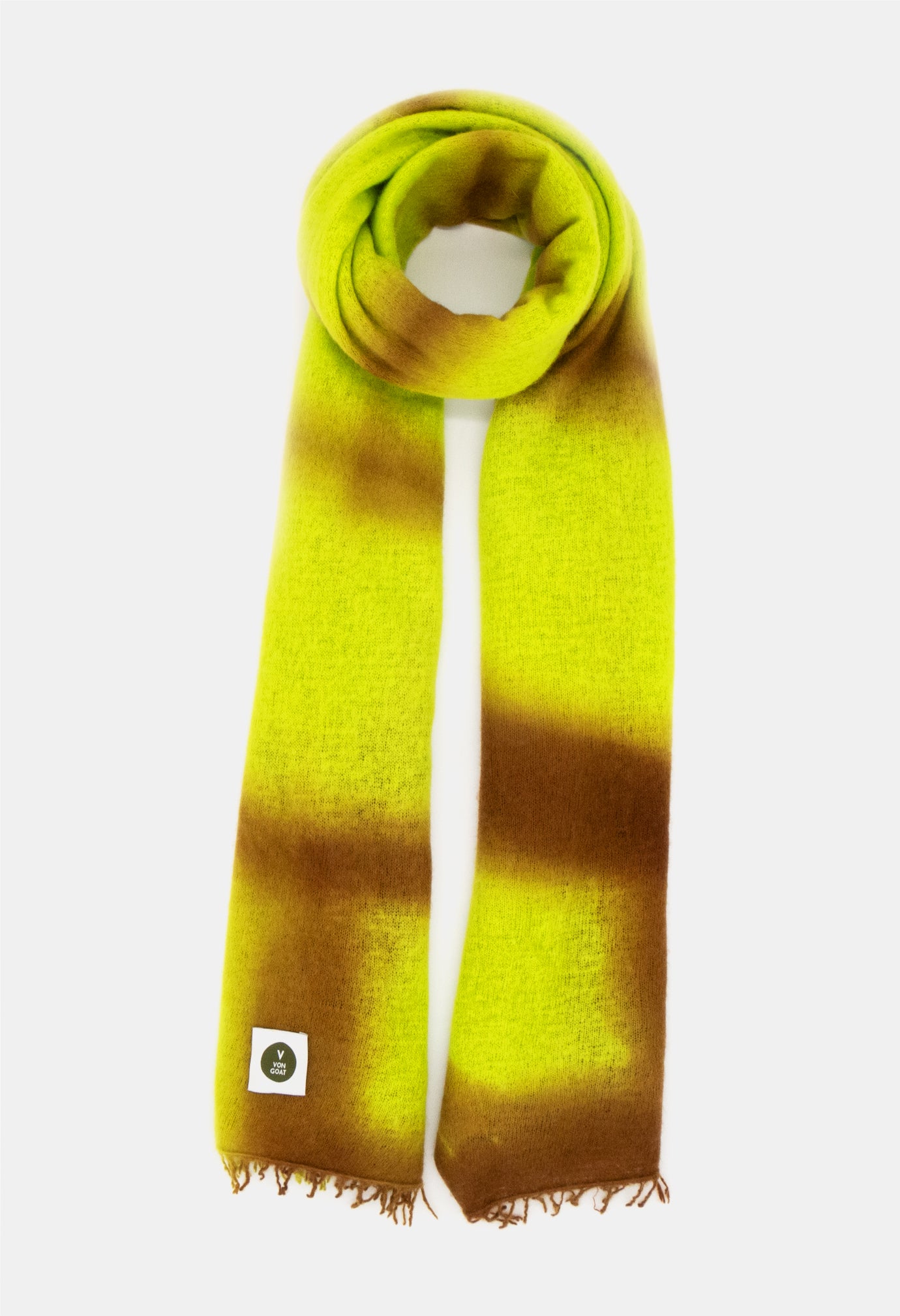 V Von Goat Kaschmir-Schal mit Fransen im Crossover-Stil in den Farben Neon Gelb und Braun aus reiner Cashmere-Wolle auf weißem Untergrund.