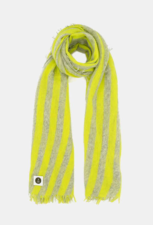 V Von Goat Kaschmir-Schal mit Fransen im Stripes-Stil in den Farben Neon Gelb und Grau aus reiner Cashmere-Wolle auf weißem Untergrund.