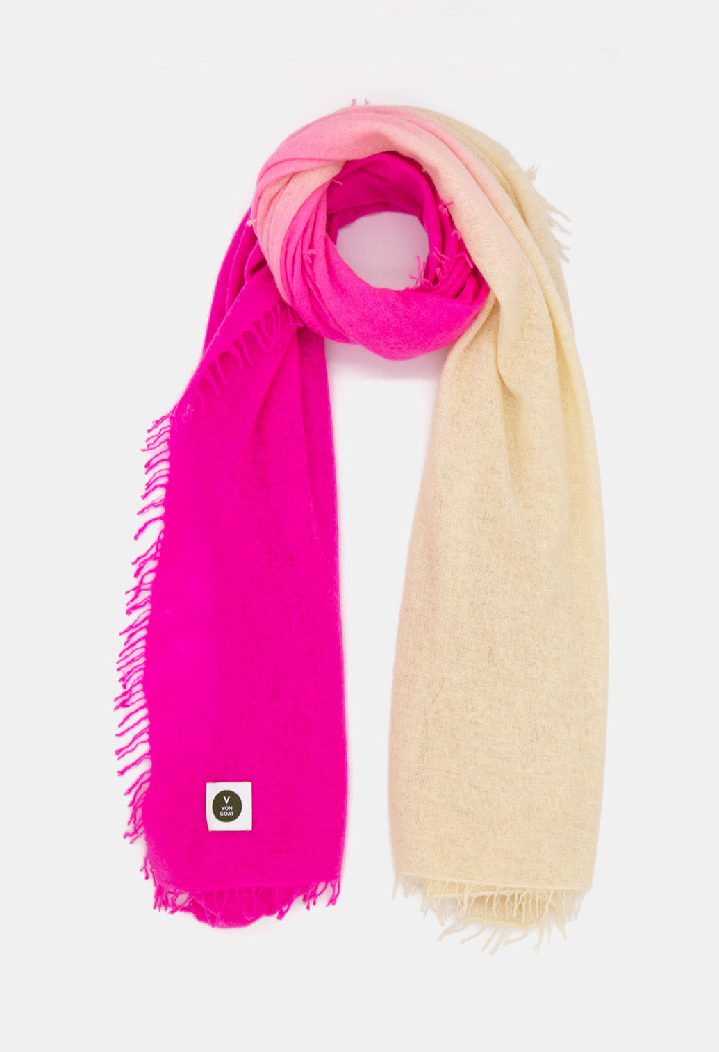 V Von Goat Kaschmir-Schal mit Fransen im Tiedye-Stil in den Farben Neon Pink und Beige aus reiner Cashmere-Wolle auf weißem Untergrund.