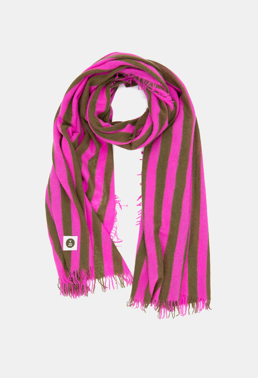 V Von Goat Kaschmir-Schal mit Fransen im Stripes-Stil in den Farben Neon Pink und Braun aus reiner Cashmere-Wolle auf weißem Untergrund.