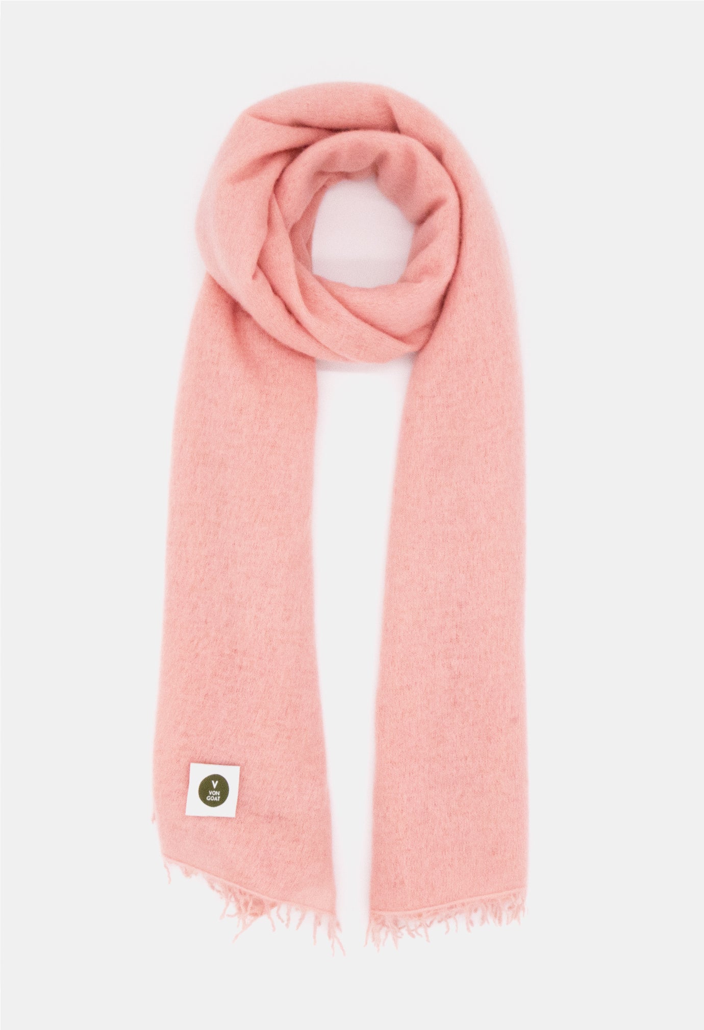 V Von Goat Kaschmir-Schal mit Fransen im Uni-Stil in den Farben Pink aus reiner Cashmere-Wolle auf weißem Untergrund.