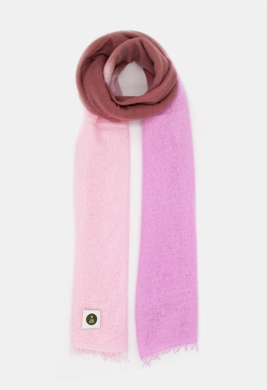 V Von Goat Kaschmir-Schal mit Fransen im Tiedye-Stil in den Farben Pink aus reiner Cashmere-Wolle auf weißem Untergrund.