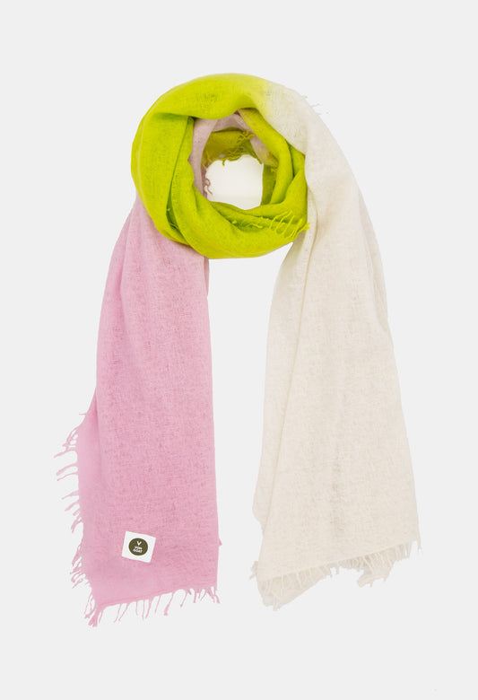 V Von Goat Kaschmir-Schal mit Fransen im Tiedye-Stil in den Farben Grün und Pink und Beige aus reiner Cashmere-Wolle auf weißem Untergrund.