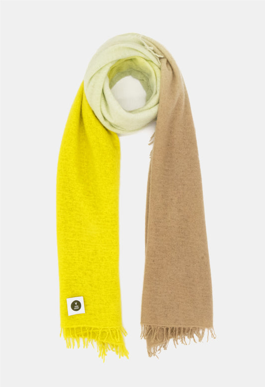 V Von Goat Kaschmir-Schal mit Fransen im Tiedye-Stil in den Farben Gelb und Beige aus reiner Cashmere-Wolle auf weißem Untergrund.