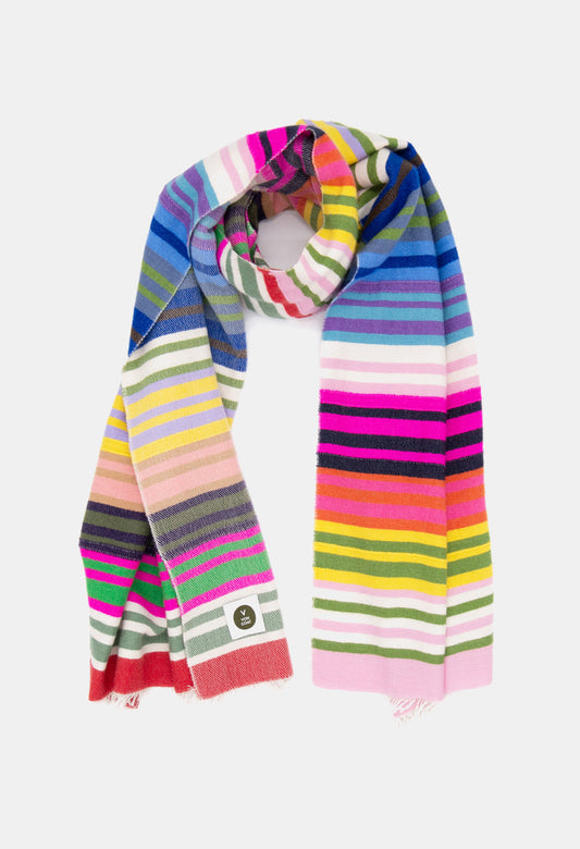 V Von Goat Kaschmir-Schal mit Fransen im Stripes-Stil in den Farben Mix aus reiner Cashmere-Wolle auf weißem Untergrund.