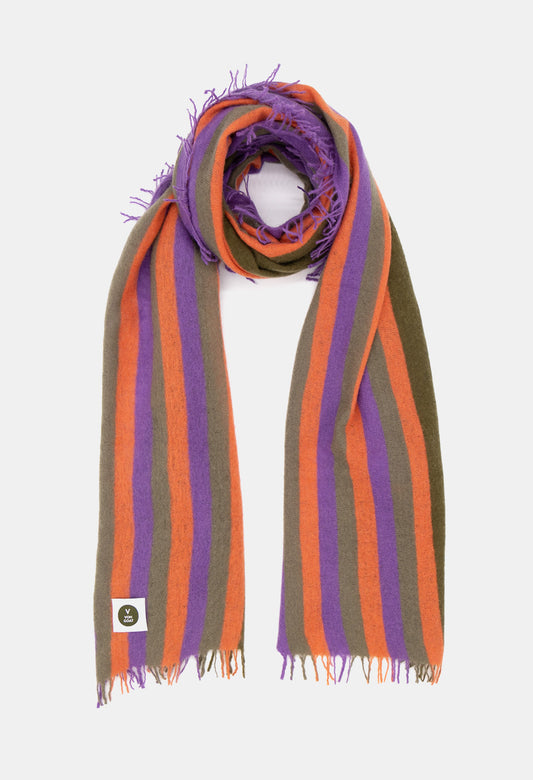 V Von Goat Kaschmir-Schal mit Fransen im Stripes-Stil in den Farben Mix aus reiner Cashmere-Wolle auf weißem Untergrund.