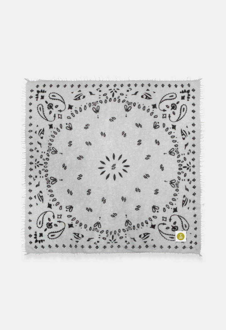 Cashmere Bandana Tuch Paisley P in Weiss und Grau von V VON GOAT ideales Kaschmir Geschenk grosses Kaschmir Tuch Paisley Muster für Frauen handgefertigt