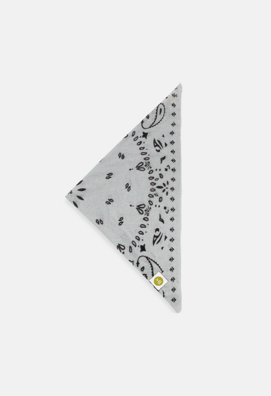Cashmere Dreieckstuch Bandana Paisley P in Grau und Weiss für Frauen von V VON GOAT aktuell im Trend aus 100 Prozent Kaschmir handgefertigt in Nepal